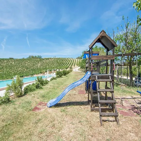 公寓 Cozy Retreat With Garden